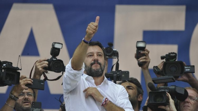 Governo: Salvini, è stata una truffa