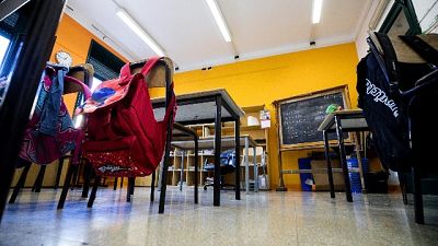 No scuola con treccine, 13enne le taglia No scuola con treccine, 13enne le taglia