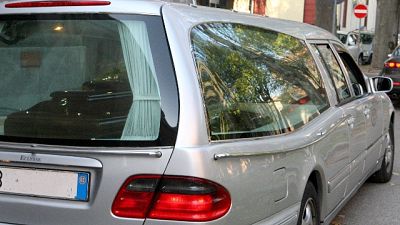 Mazzette a necrofori per segnalare morti Mazzette a necrofori per segnalare morti