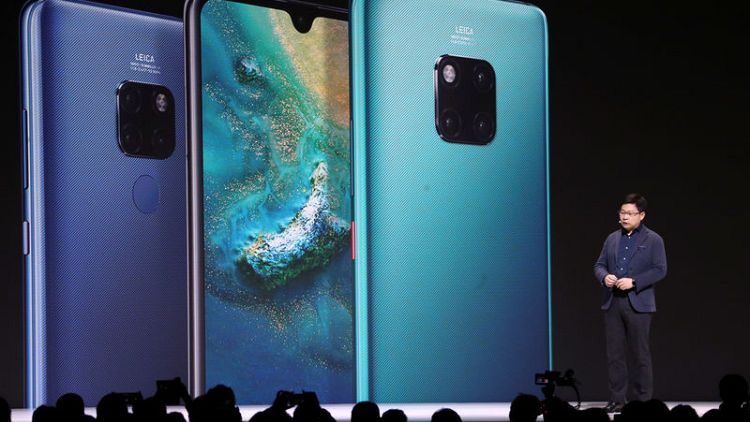 Huawei hails own apps in Mate 30 challenge to iPhone 11