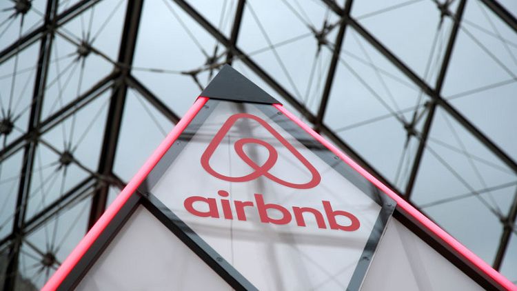Airbnb plans public listing in 2020
