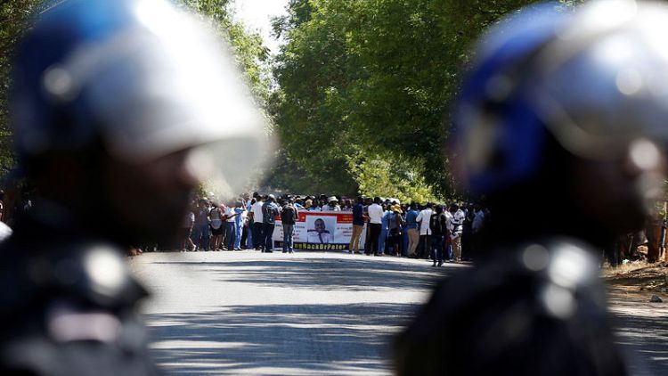 Missing Zimbabwe doctor found but pay strike to go on - union