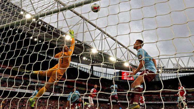 Aubameyang earns 3-2 win for 10-man Arsenal over Villa