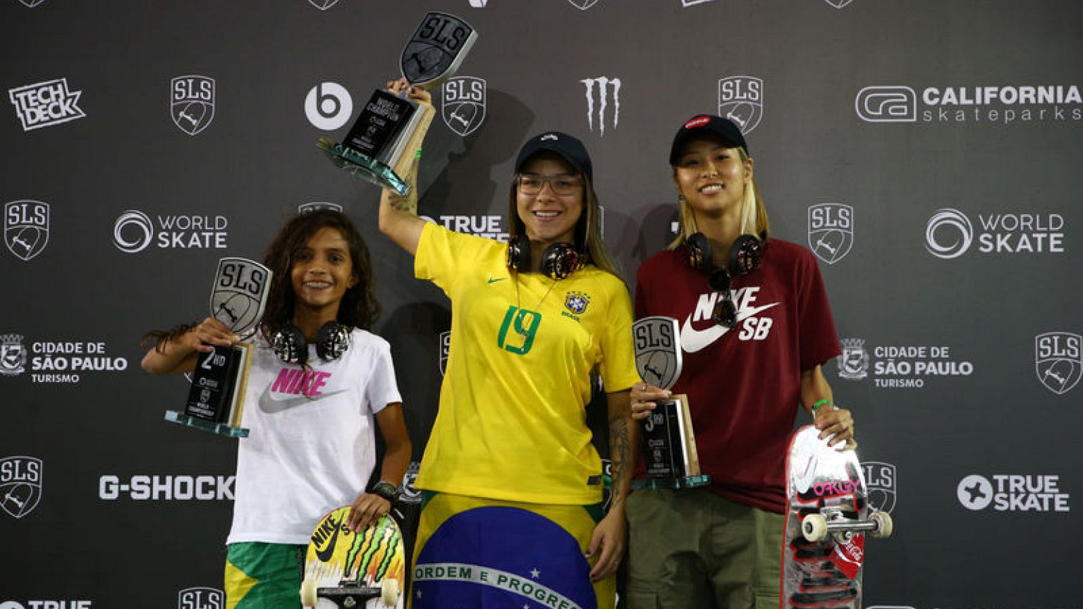 Brazilian women take one-two finish in street final