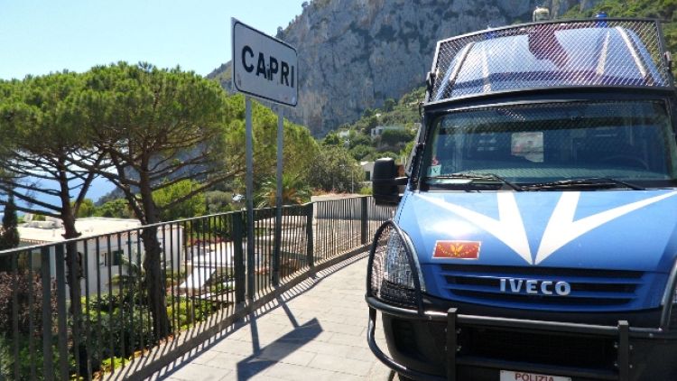 Schiaffi ad anziane, arrestata a Capri