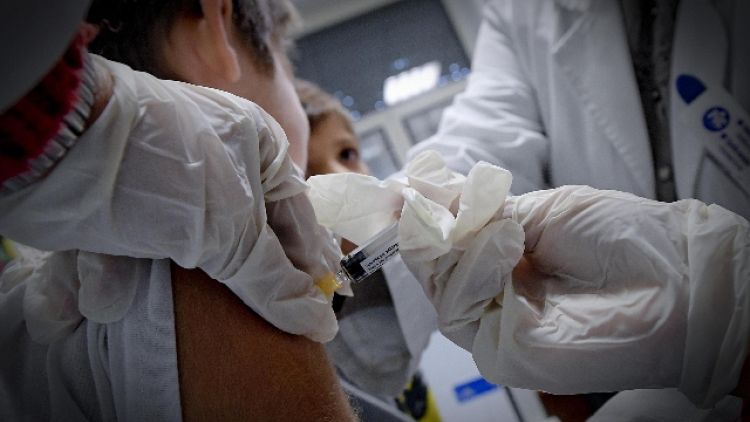 Finte vaccinazioni: processo a Udine