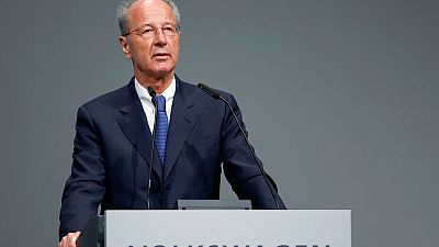 Volkswagen workers applaud chairman despite indictment