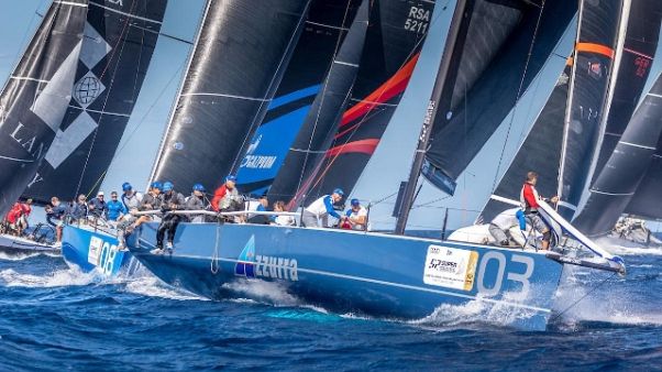Vela: 52 Series, Azzurra stacca Platoon Vela: 52 Series, Azzurra stacca Platoon