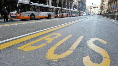 Incidente a bus con freni rotti,1 ferito Incidente a bus con freni rotti,1 ferito