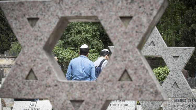 Rabbini, rischio profanare cimitero