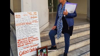 Davanti tribunale protesta madre operaio Davanti tribunale protesta madre operaio