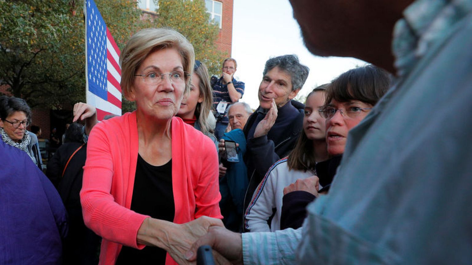 Democratic presidential candidate Warren beefs up anti-corruption plan