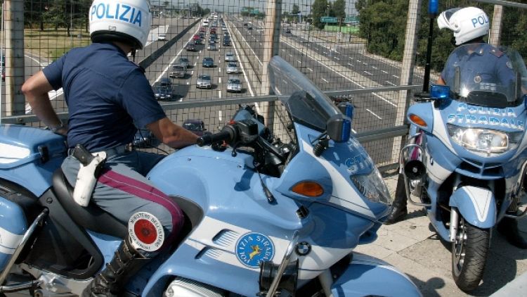 Camion in contromano su A1, maxi multa