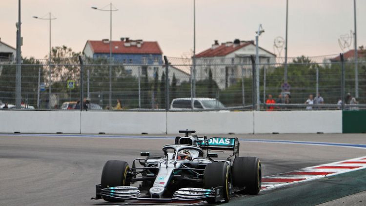 Mercedes expecting three-way fight in Russia