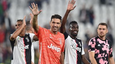 Buffon record presenze in club, sono 903 Buffon record presenze in club, sono 903