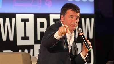 Renzi, dimezzare commissioni carte Renzi, dimezzare commissioni carte