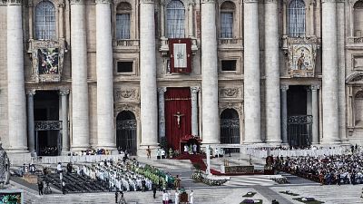 Papa: con migranti torni umanità Papa: con migranti torni umanità