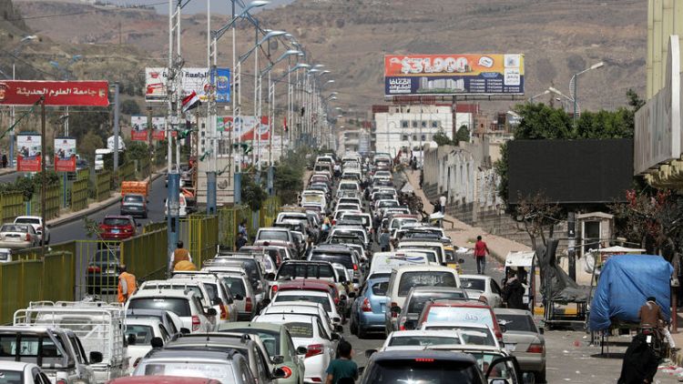 Queues as far as the eye can see: new fuel shortage hits Yemen