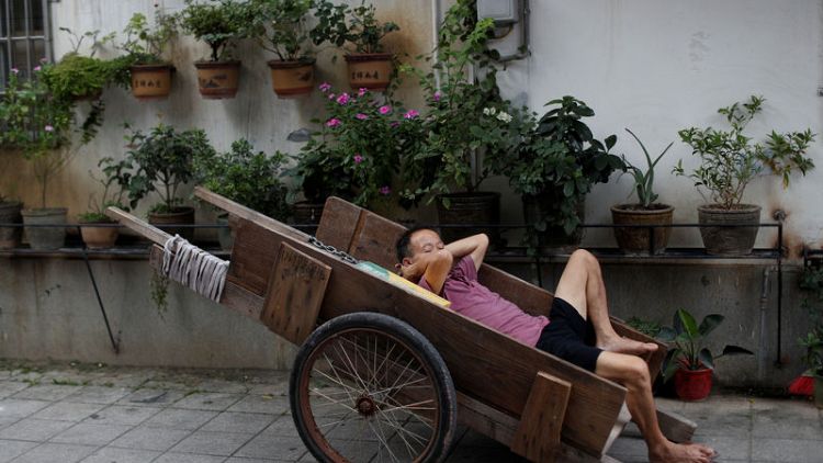 Wider Image - China's Guangzhou rides economic change but keeps traditions