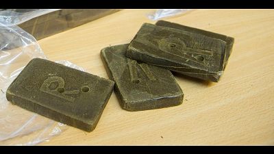 Ha reddito ma spaccia droga, arrestata Ha reddito ma spaccia droga, arrestata
