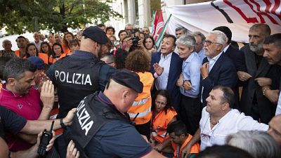 Fassina ferito:sindacati,presto sciopero Fassina ferito:sindacati,presto sciopero