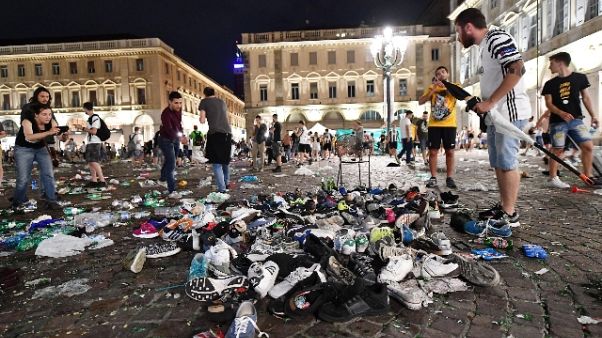 P.za S.Carlo, si ritirano parti civili P.za S.Carlo, si ritirano parti civili