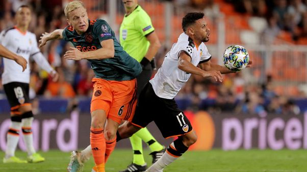 Van de Beek back in Dutch squad Van de Beek back in Dutch squad