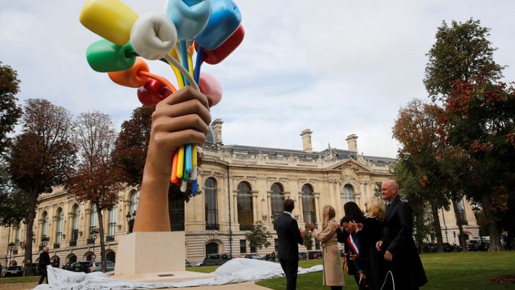 Koons unveils giant 'Bouquet of Tulips' tribute to victims of 2015 Paris attacks