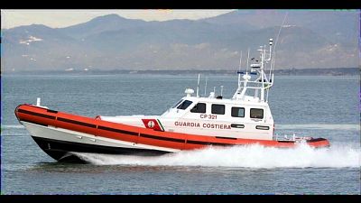 In mare per barca affondata, salvati In mare per barca affondata, salvati