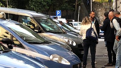 Portati in questura uccidono due agenti Portati in questura uccidono due agenti