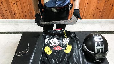 Per 10 euro ferisce uomo con una roncola Per 10 euro ferisce uomo con una roncola