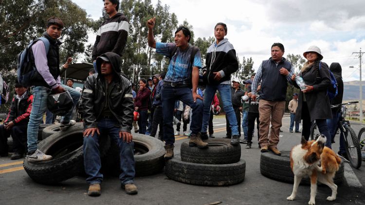 Ecuador indigenous groups, workers keep pressure on Moreno