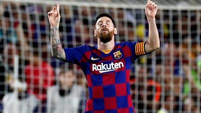 4-0 al Siviglia, Barca rincorre il Real 4-0 al Siviglia, Barca rincorre il Real