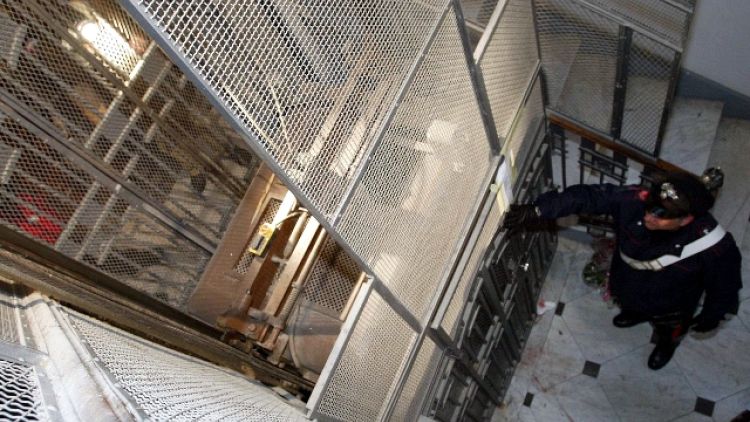 'Maniaco ascensore' Roma ai domiciliari