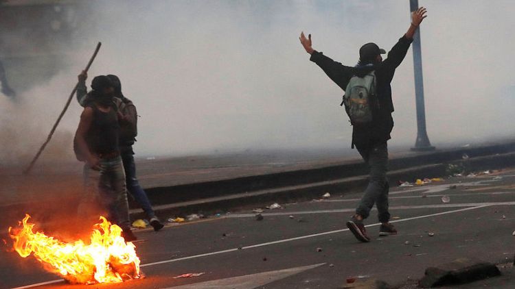 Ecuadorean protesters raise heat on defiant Moreno, police crack down