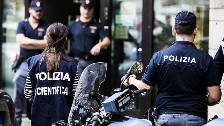 Rapine in banca a Milano, 5 arresti