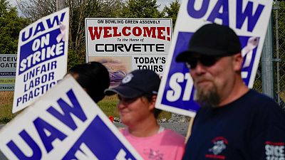 GM urges UAW to agree to 'around-the-clock' bargaining GM urges UAW to agree to 'around-the-clock' bargaining