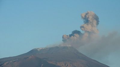 Etna: cenere, chiuso uno spazio aereo Etna: cenere, chiuso uno spazio aereo