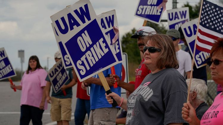 GM appeals direct to employees as strike losses pile up