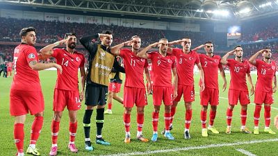 Turchia, esultanza con saluto militare Turchia, esultanza con saluto militare