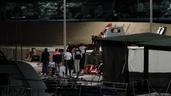 Migranti: Alarm Phone, barca in pericolo Migranti: Alarm Phone, barca in pericolo