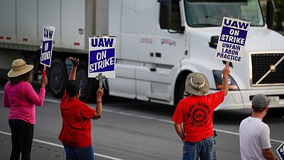 UAW boosts strike pay as GM walkout continues UAW boosts strike pay as GM walkout continues