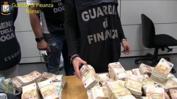 Fatture false e riciclaggio,evasi 100mln Fatture false e riciclaggio,evasi 100mln