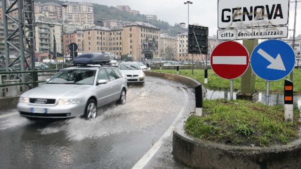 Pioggia rallenta anche i treni Pioggia rallenta anche i treni