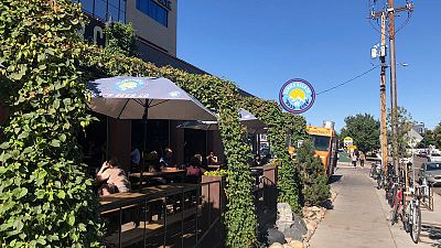 As the beer flows, so does the economy, as consumers keep growth aloft As the beer flows, so does the economy, as consumers keep growth aloft