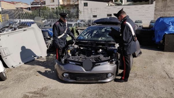 Riciclaggio auto rubate, 17 arresti Riciclaggio auto rubate, 17 arresti
