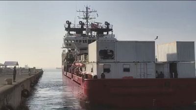 Migranti: nave Ocean Viking è a Taranto Migranti: nave Ocean Viking è a Taranto