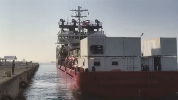 Migranti: nave Ocean Viking è a Taranto Migranti: nave Ocean Viking è a Taranto