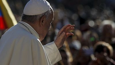 Papa: crudele non tutti accedano a cibo Papa: crudele non tutti accedano a cibo