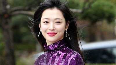 K-pop singer decries cyber bullying after death of 'activist' star Sulli K-pop singer decries cyber bullying after death of 'activist' star Sulli